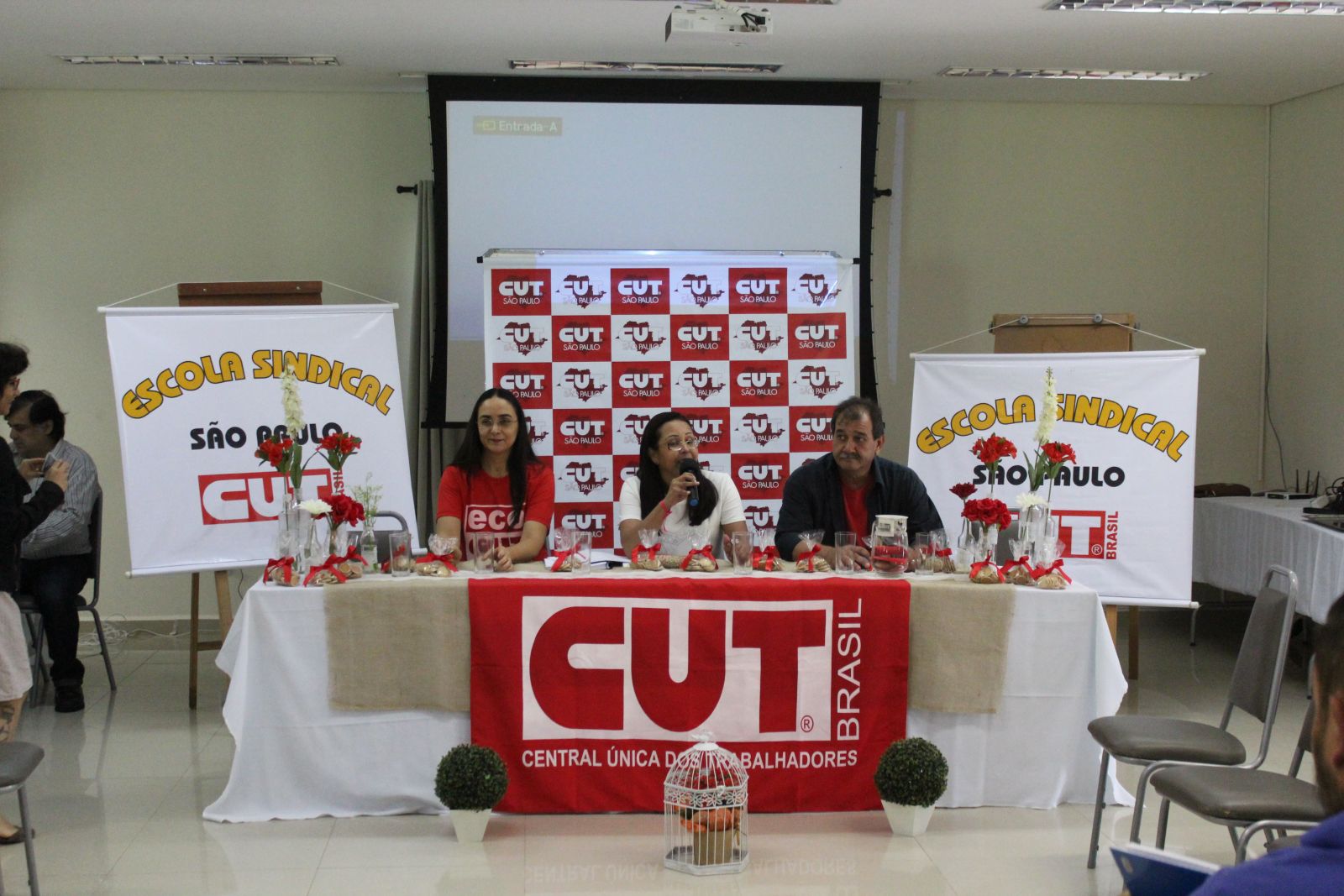 Mesa de abertura com dirigentes da CUT -  Foto: CUT/SP